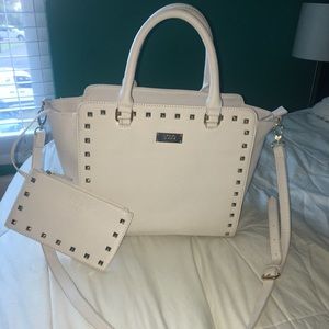white BCBG Paris purse 👜